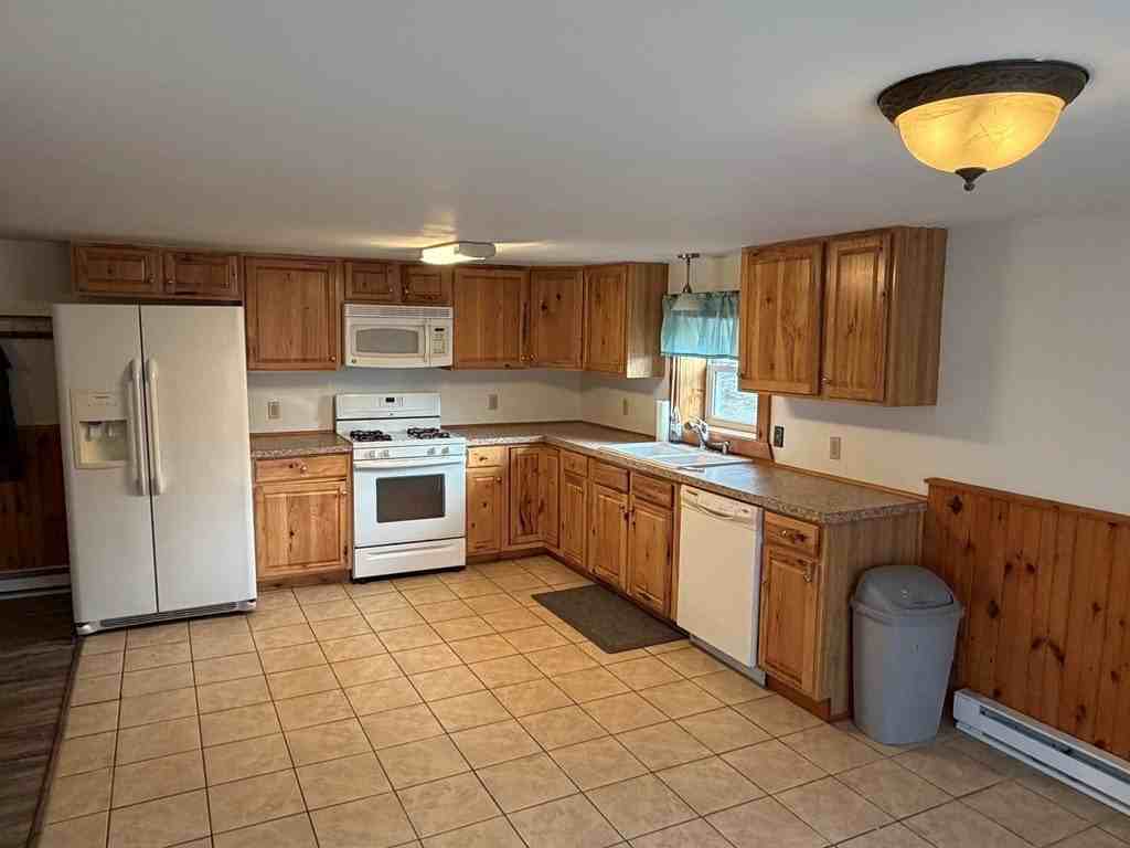 129 Davis St - Photo 3 of 15