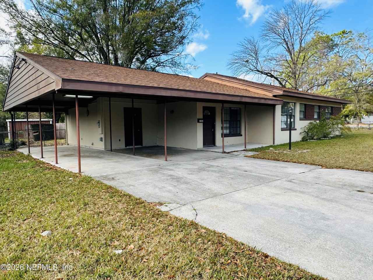 1904 Delaroche Dr W - Photo 3 of 40