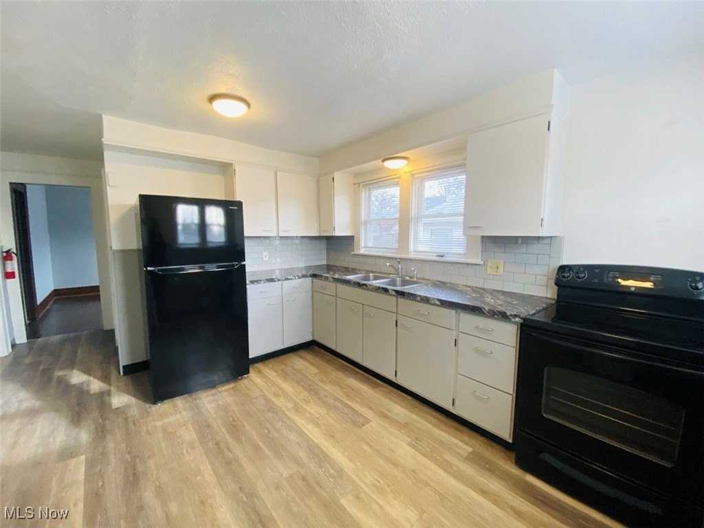 2420 E Market St Apt 2 #2 - Photo 2 of 10