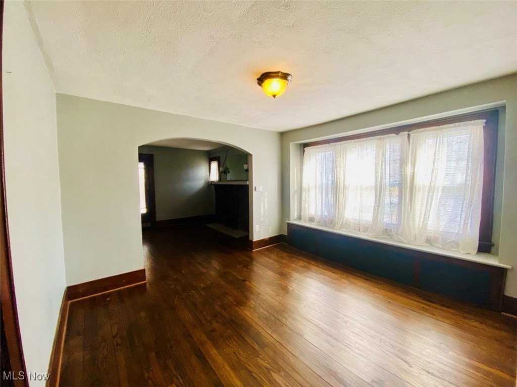 2420 E Market St Apt 2 #2 - Photo 6 of 10