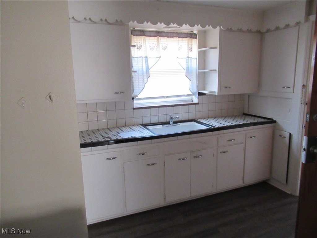 410 E 222nd St - Photo 5 of 19