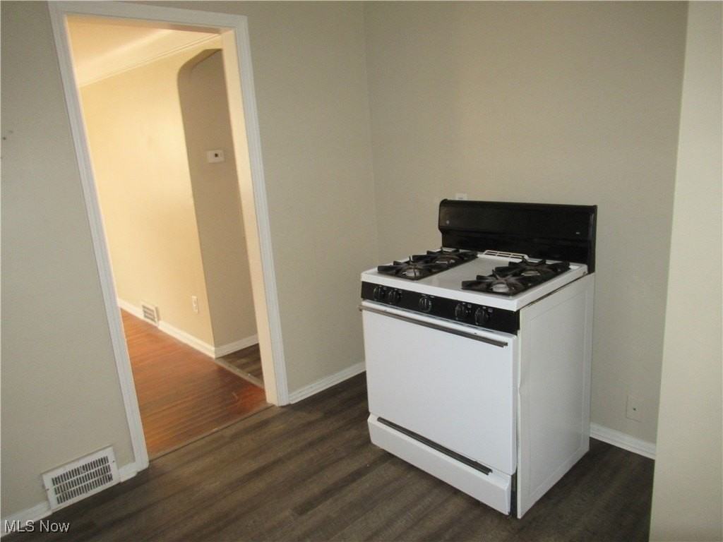 410 E 222nd St - Photo 6 of 19