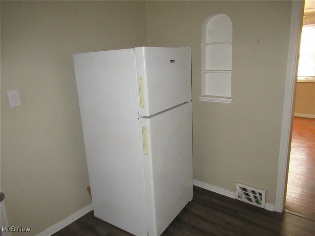 410 E 222nd St - Photo 7 of 19