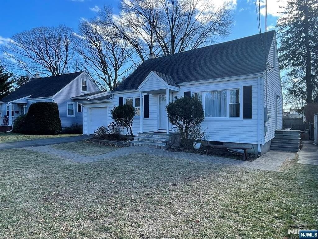 11 Raymond Pl - Photo 2 of 40