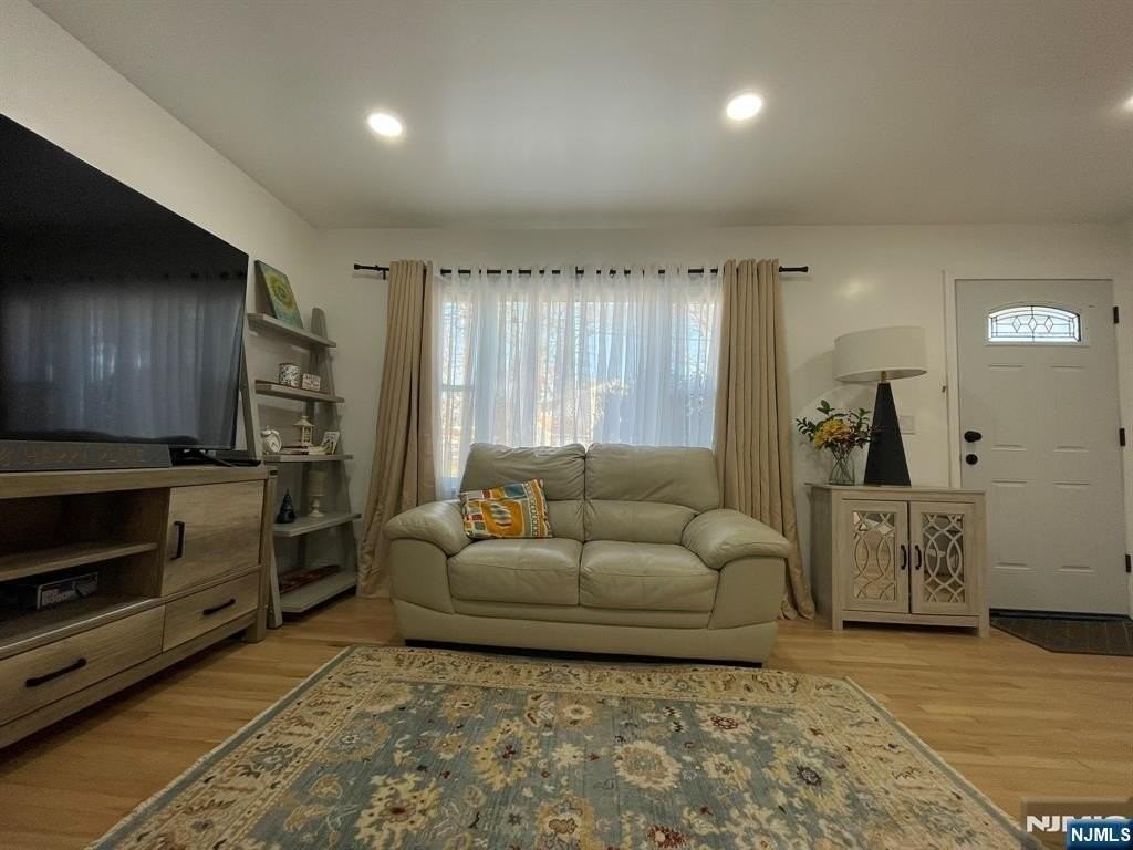 11 Raymond Pl - Photo 7 of 40