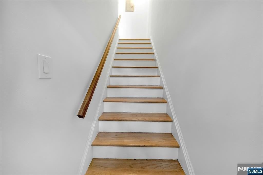 151 E Palisade Ave Apt C10 - Photo 2 of 28