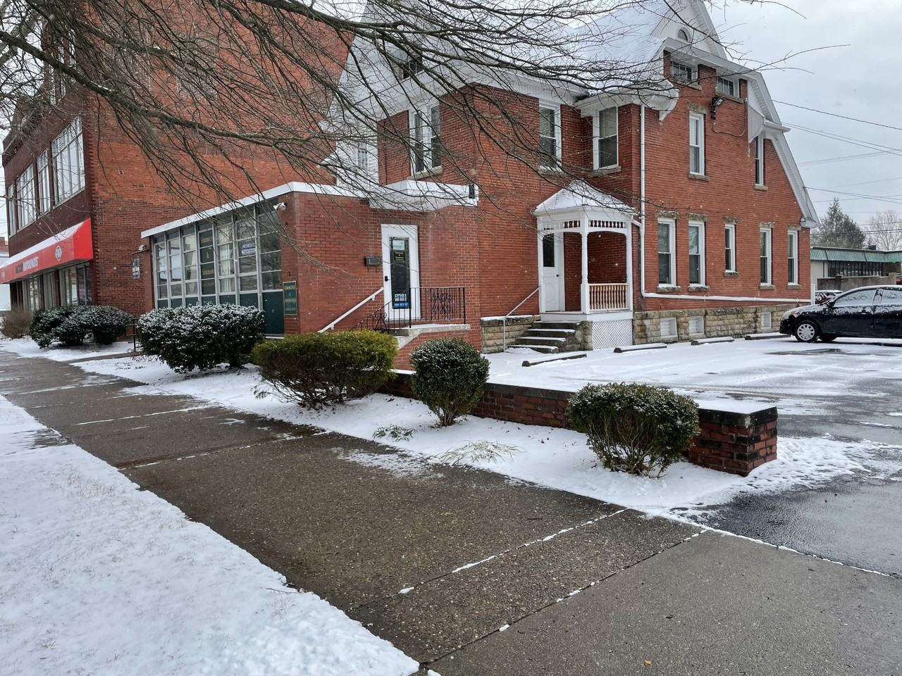 323 2nd St #B - Photo 2 of 2