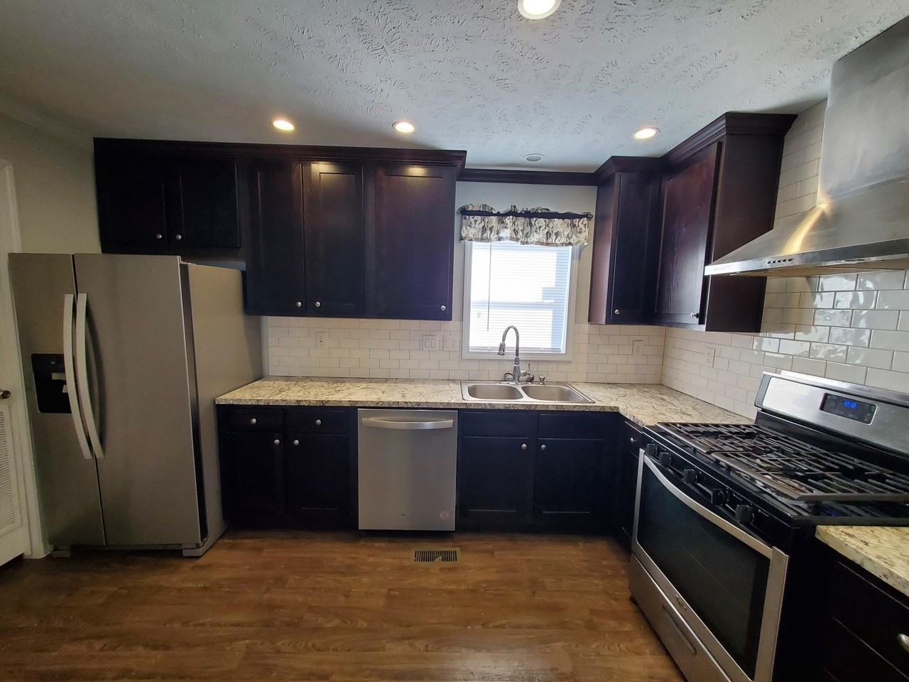 8 Swallow Ct #76 - Photo 3 of 15