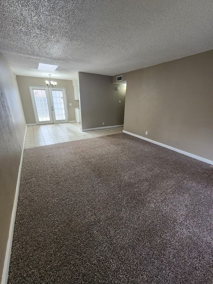 4401 Crockett Ave - Photo 4 of 23