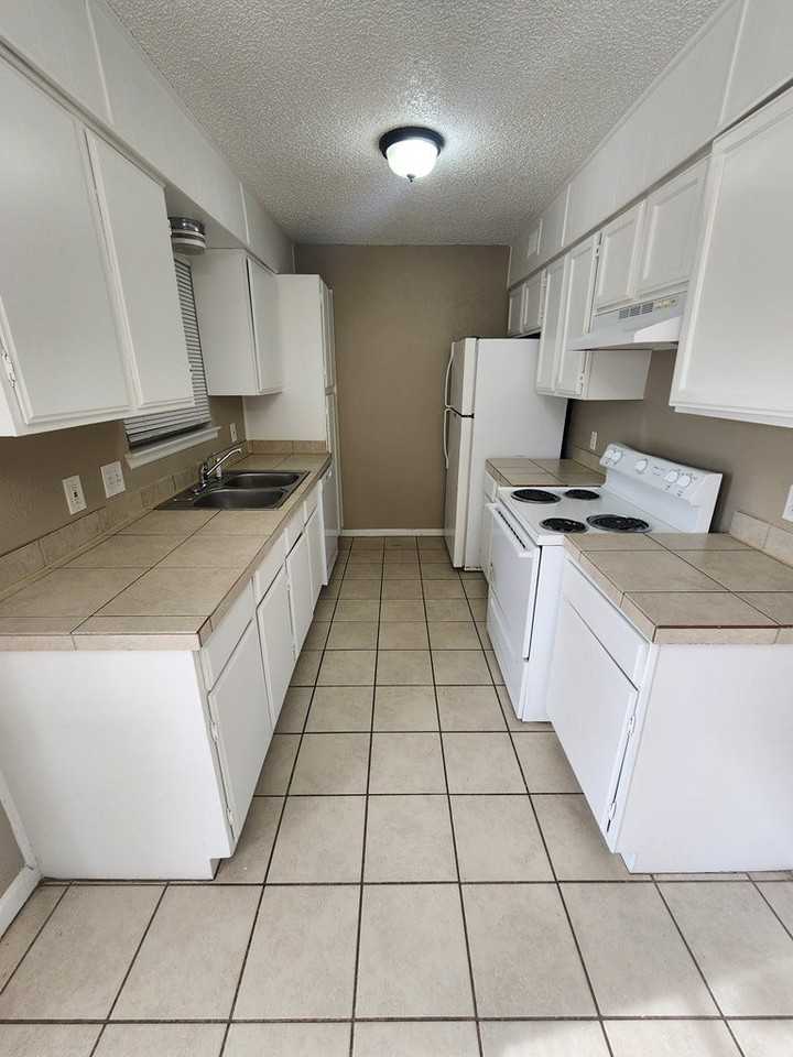 4401 Crockett Ave - Photo 6 of 23