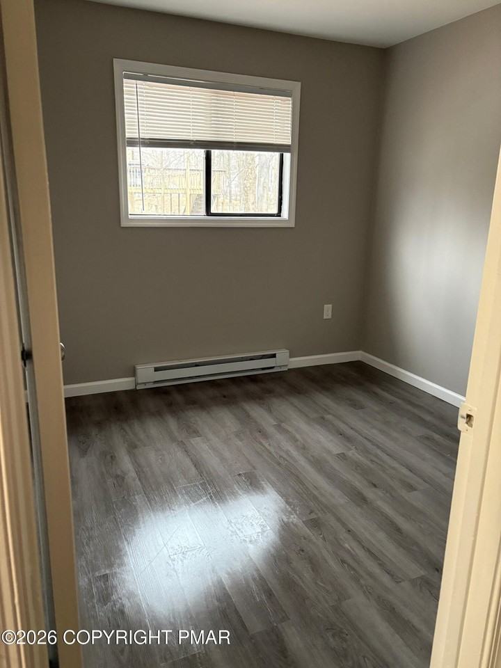 810 Trafalgar Rd - Photo 4 of 9