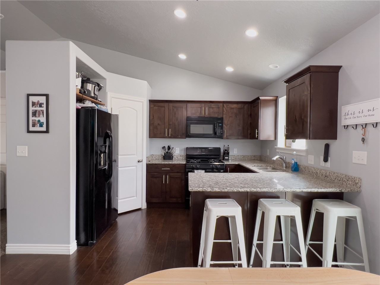 1704 E Tumwater Ln - Photo 2 of 20