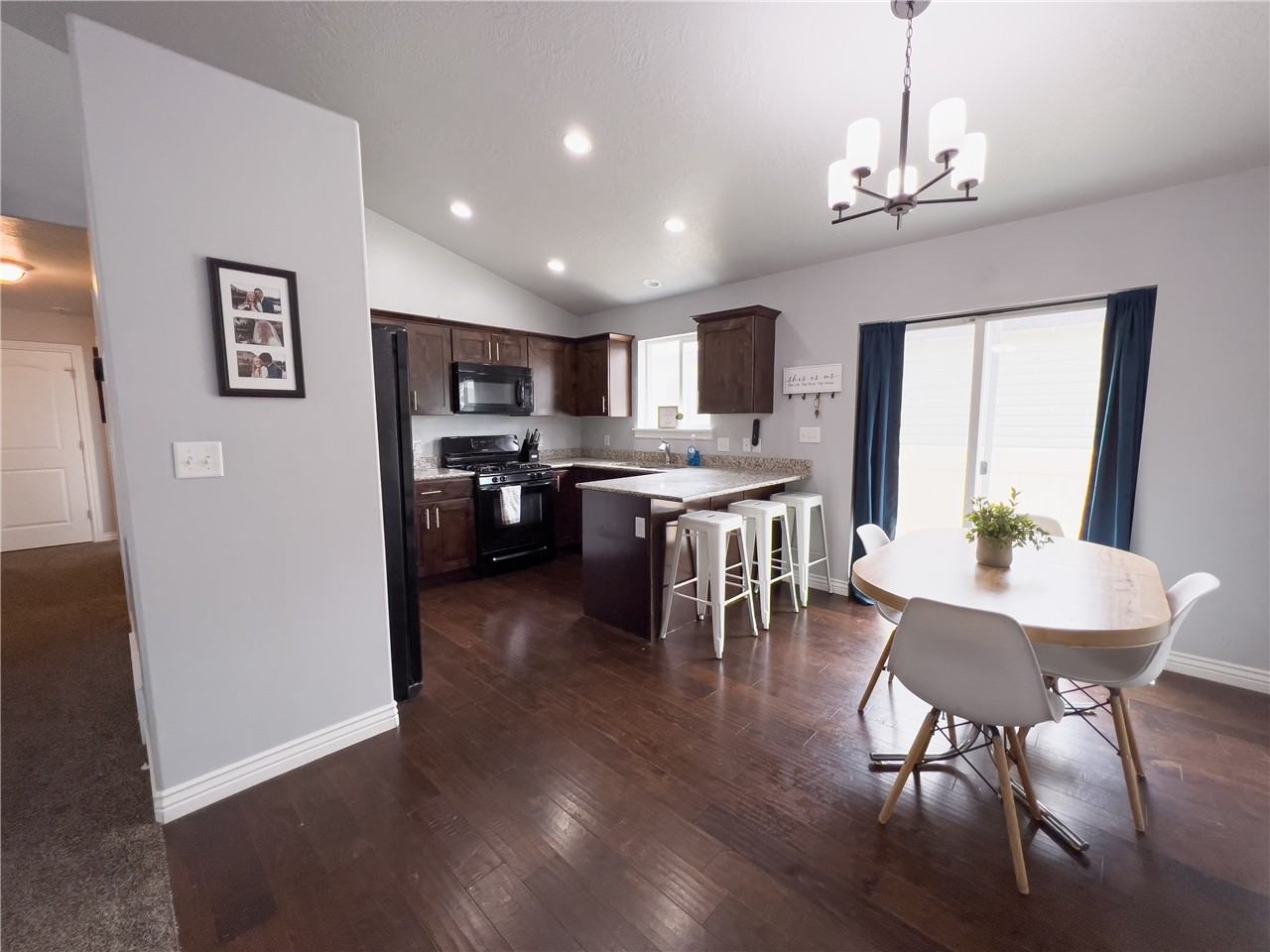 1704 E Tumwater Ln - Photo 3 of 20