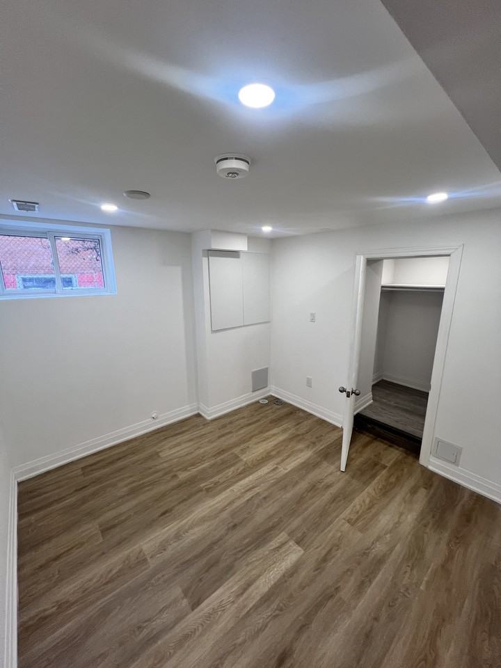 248 W 18th St - Photo 7 of 11