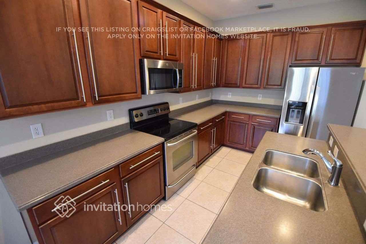 3943 Hillstead Ln - Photo 2 of 10