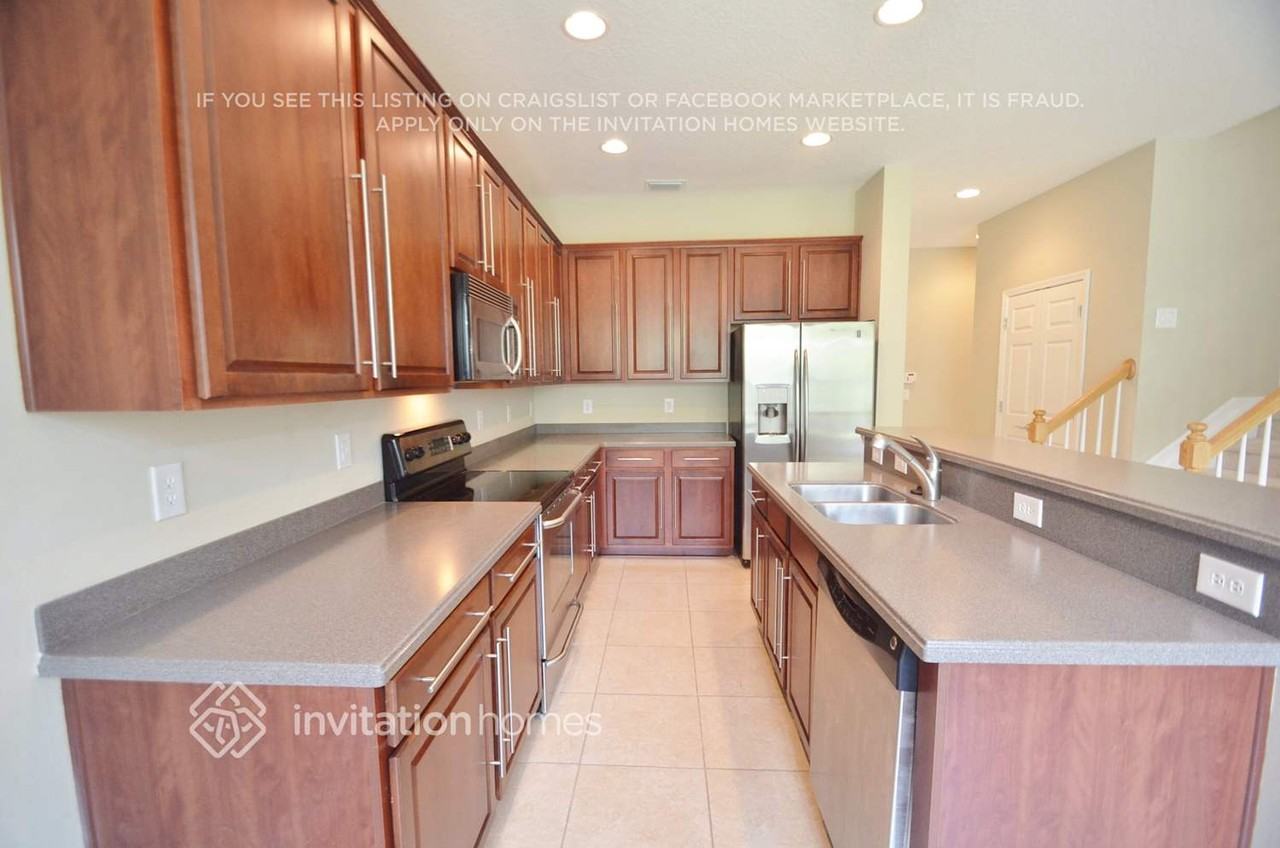 3943 Hillstead Ln - Photo 3 of 10