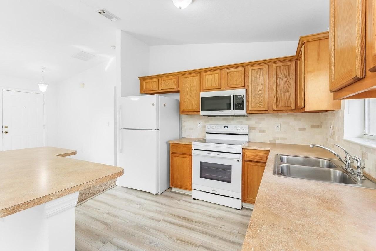 2131 Sw Janette Ave - Photo 3 of 8