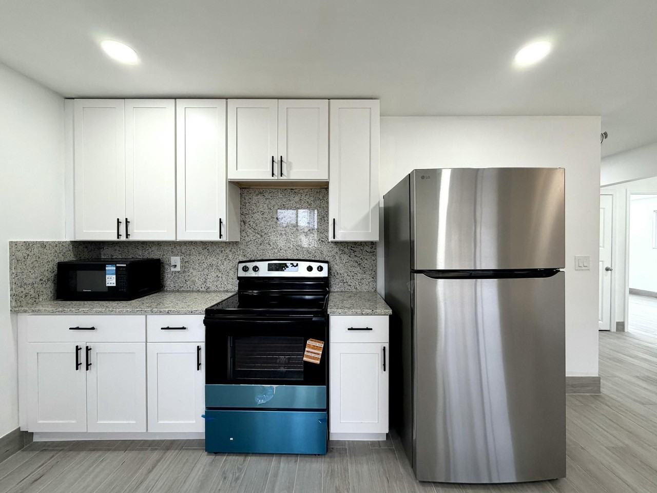 1376 Meadowbrook Dr - Photo 3 of 19