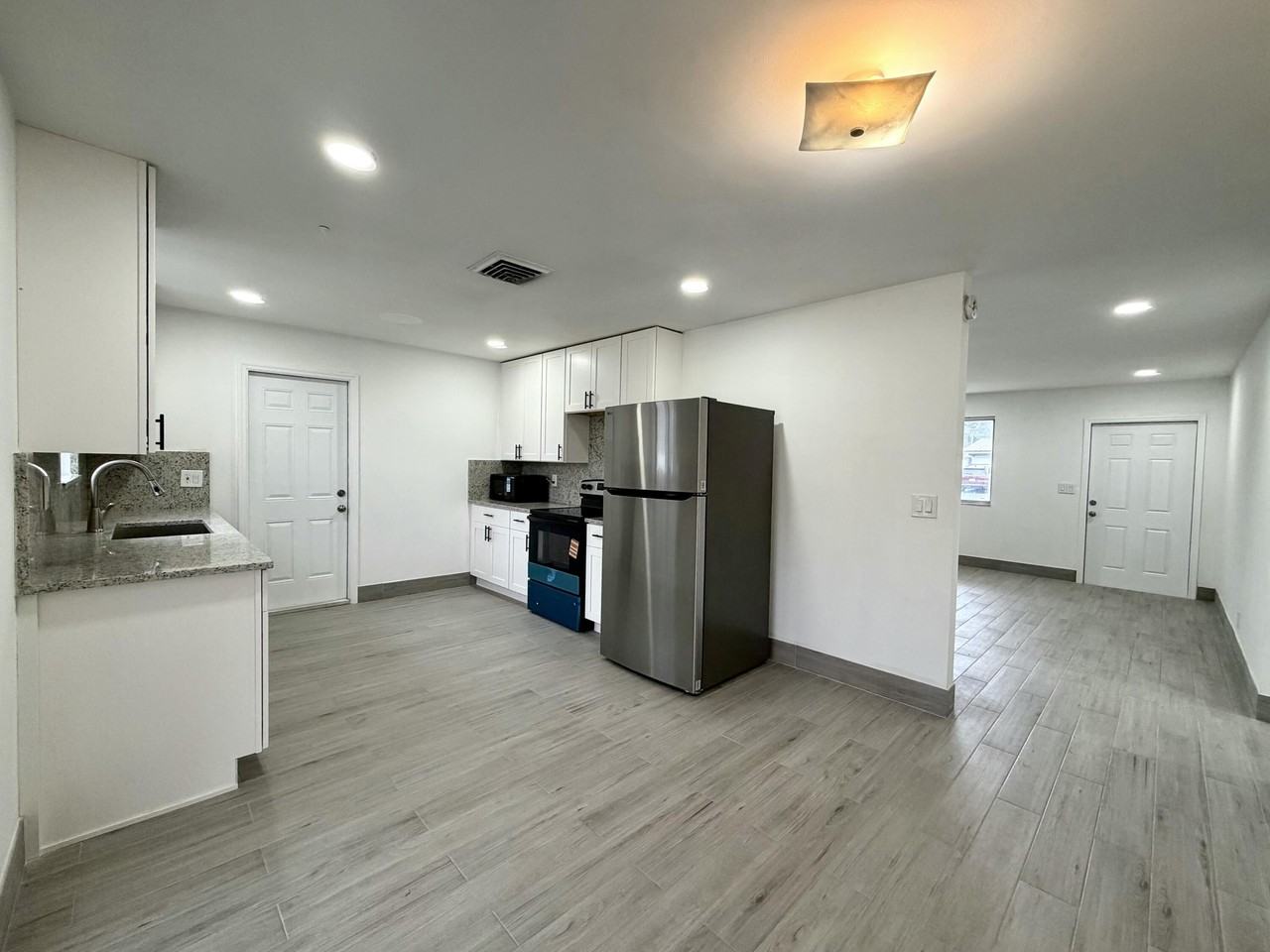 1376 Meadowbrook Dr - Photo 5 of 19