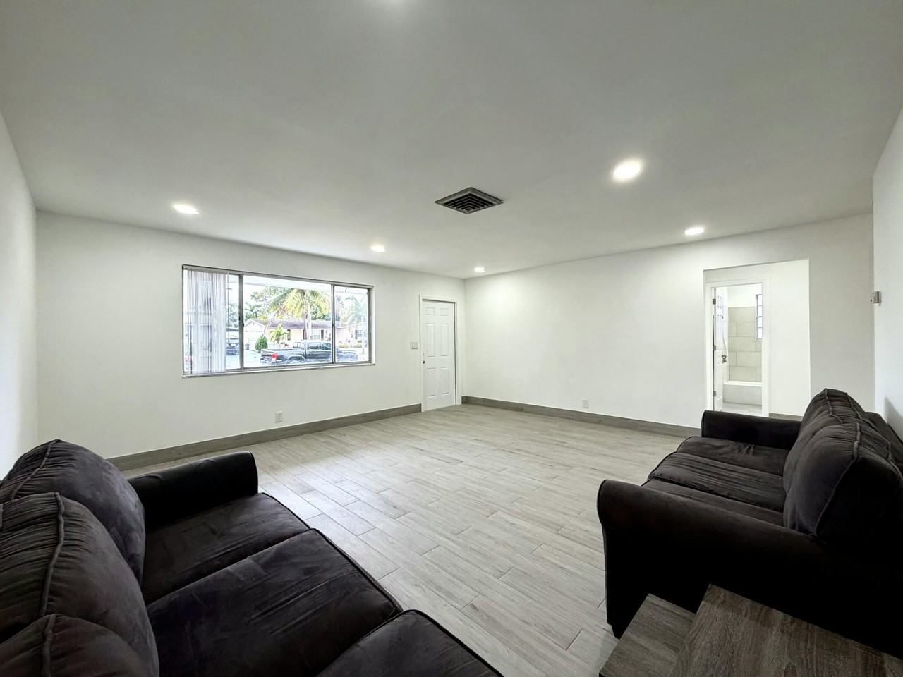 1376 Meadowbrook Dr - Photo 6 of 19