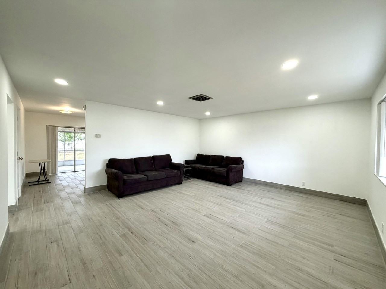 1376 Meadowbrook Dr - Photo 7 of 19