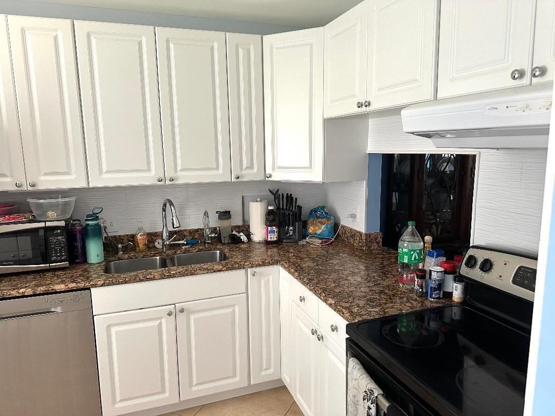 234 Lake Meryl Dr - Photo 2 of 15