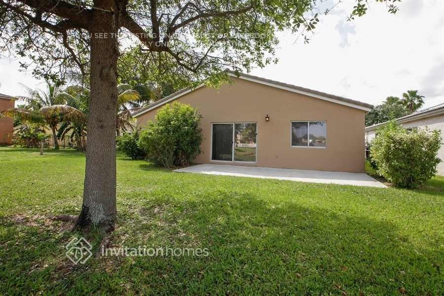 2473 Sw 106th Ave - Photo 5 of 6