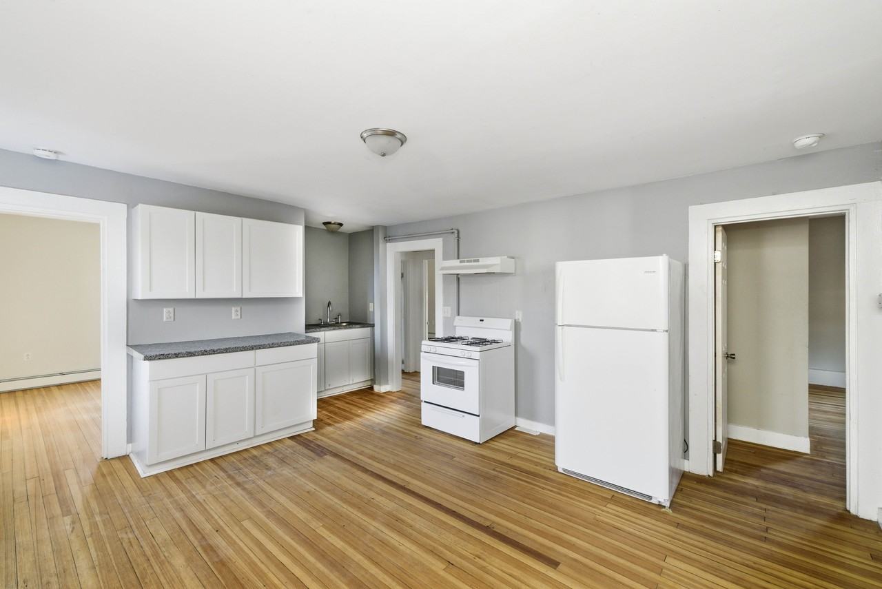 1 East Pratte Avenue #2nd floor - Photo 4 of 17