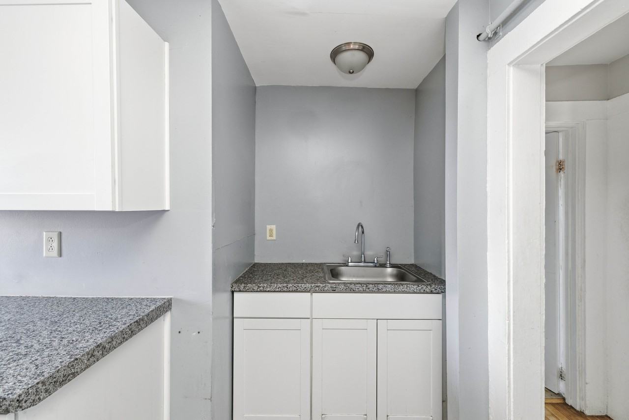 1 East Pratte Avenue #2nd floor - Photo 7 of 17