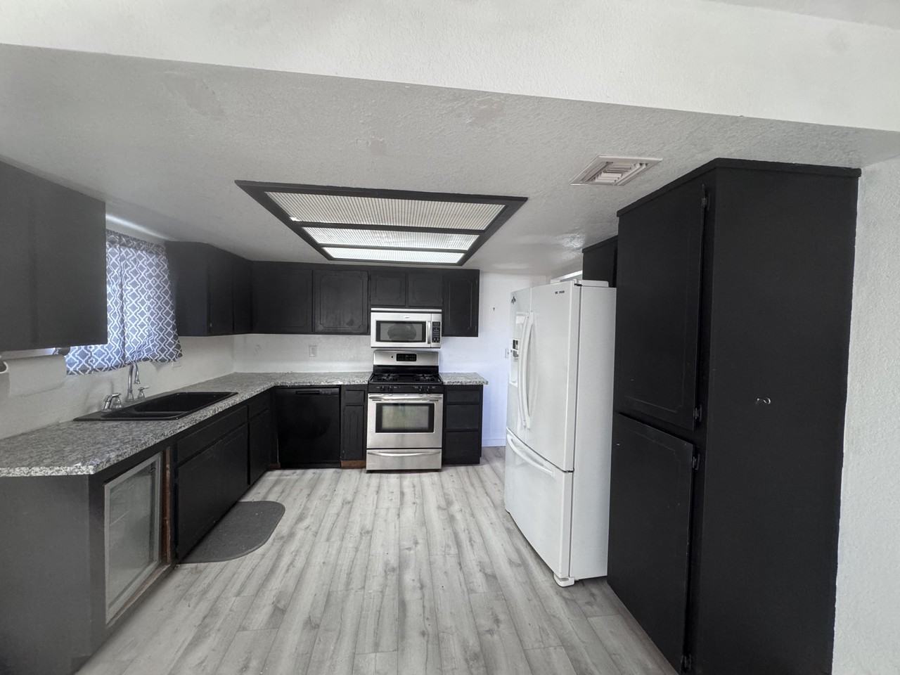 5718 S Sunrise Dr #1 - Photo 7 of 11