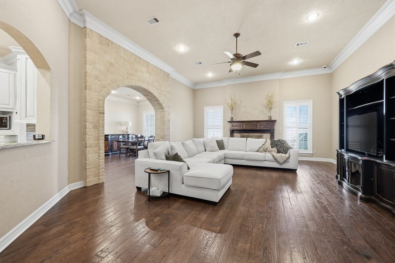 6470 Claybourn Dr #1 - Photo 3 of 26