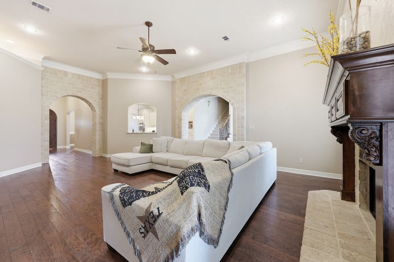 6470 Claybourn Dr #1 - Photo 4 of 26