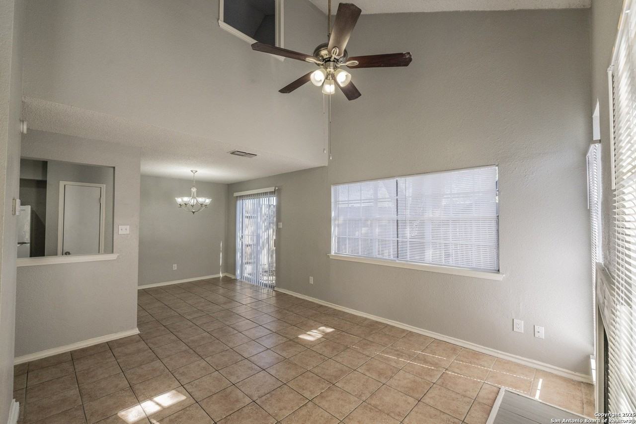 7524 Oak Chase - Photo 2 of 34