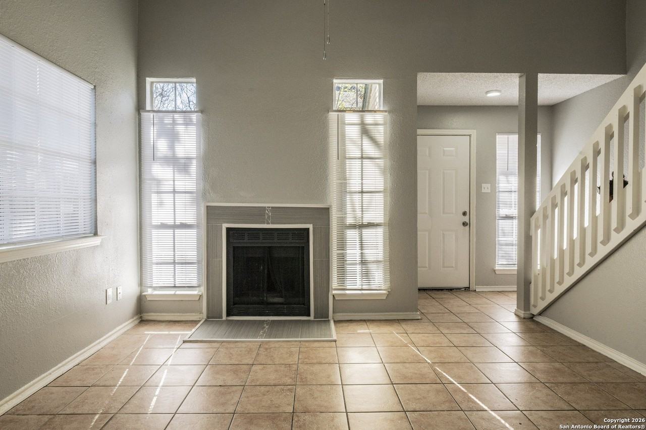 7524 Oak Chase - Photo 5 of 34