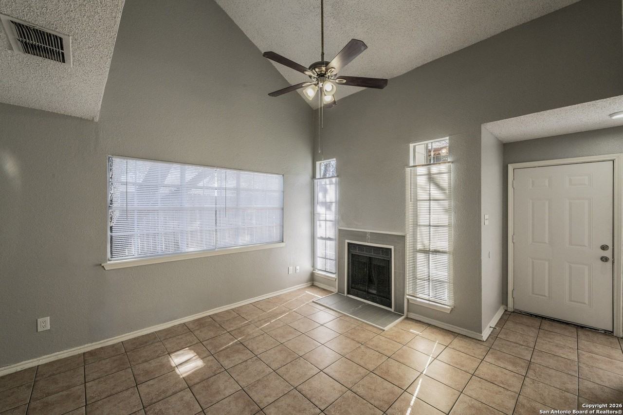 7524 Oak Chase - Photo 7 of 34