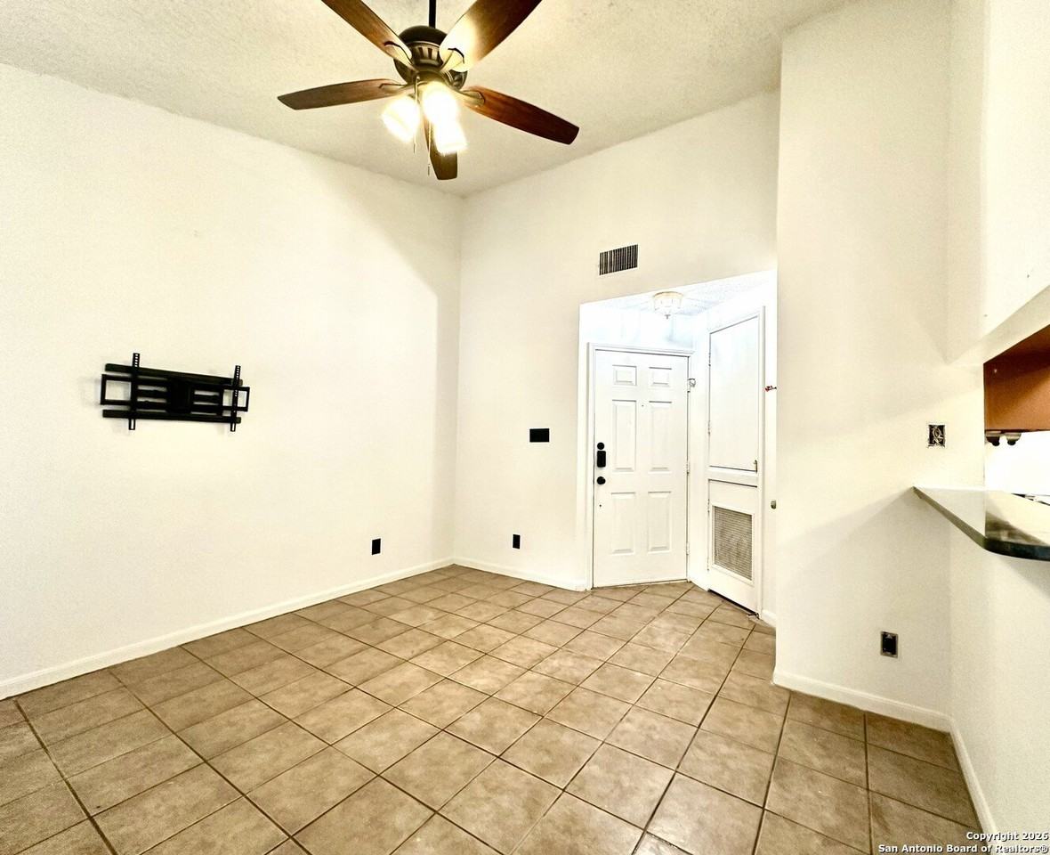 4839 Brandeis St Apt 422 #422 - Photo 7 of 28