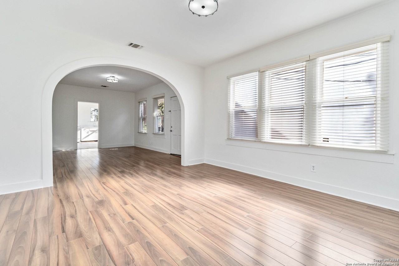 749 E Ashby Pl - Photo 4 of 20