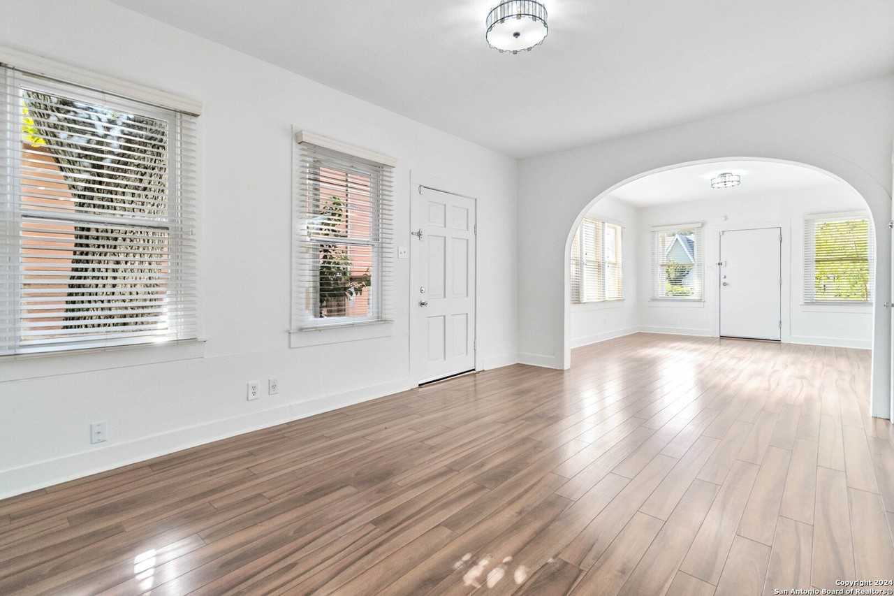 749 E Ashby Pl - Photo 7 of 20