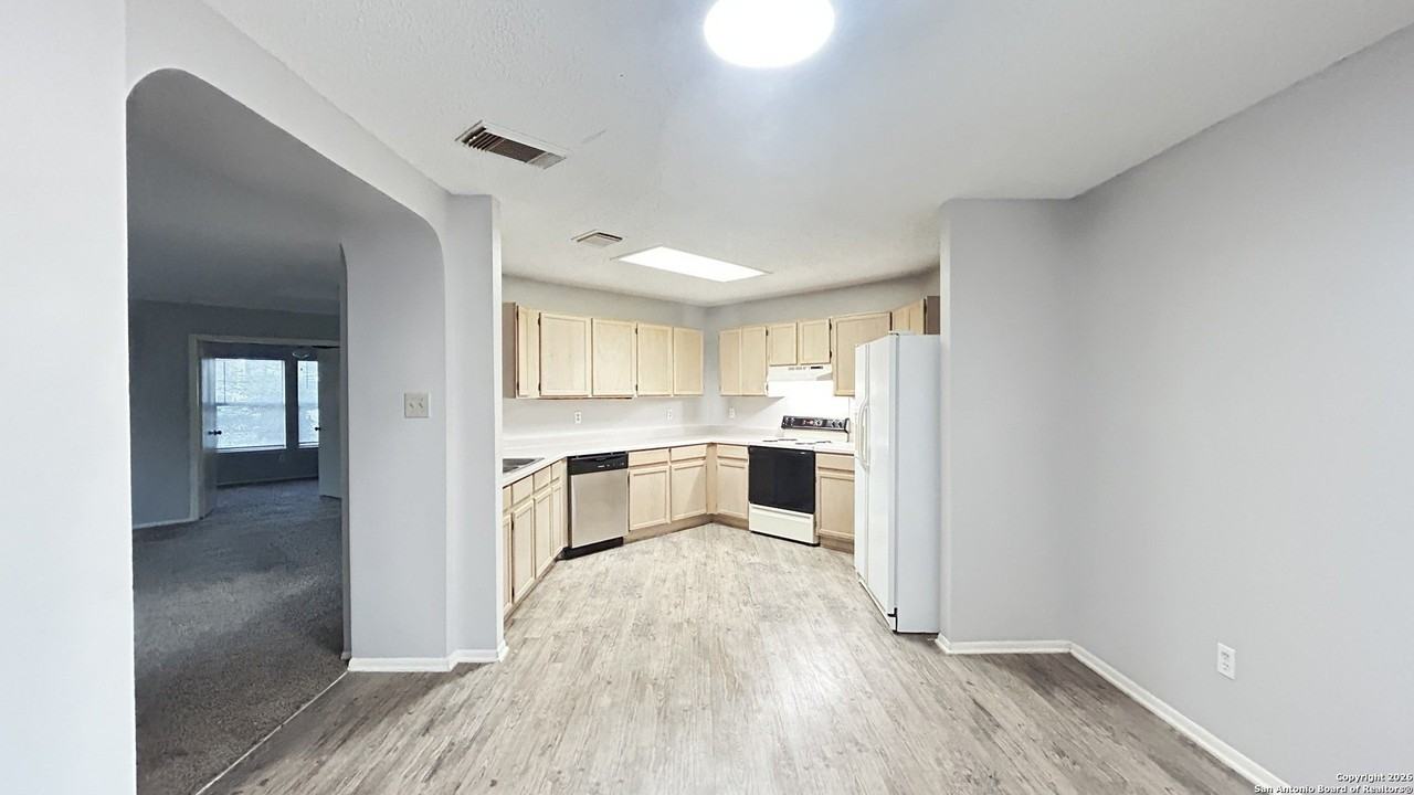 4926 Corian Well Dr - Photo 5 of 30