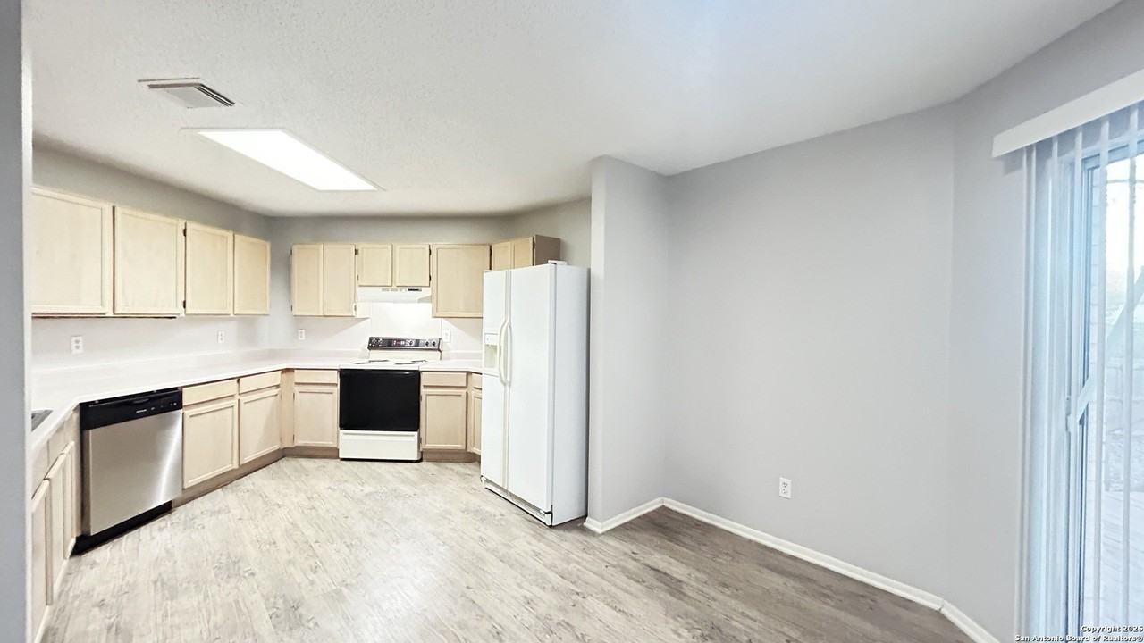 4926 Corian Well Dr - Photo 6 of 30