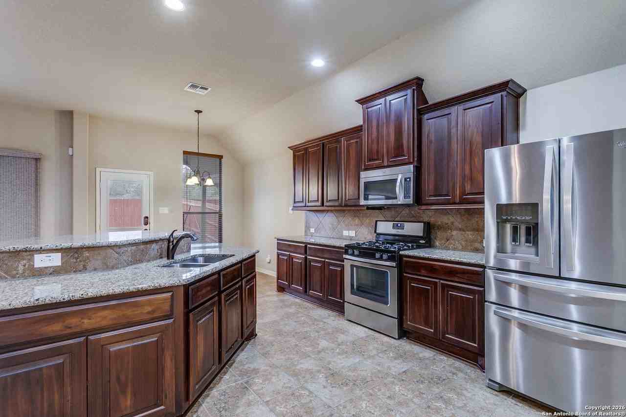 5038 Segovia Way - Photo 4 of 13