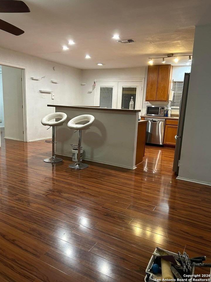 2519 Waterford Dr - Photo 2 of 10