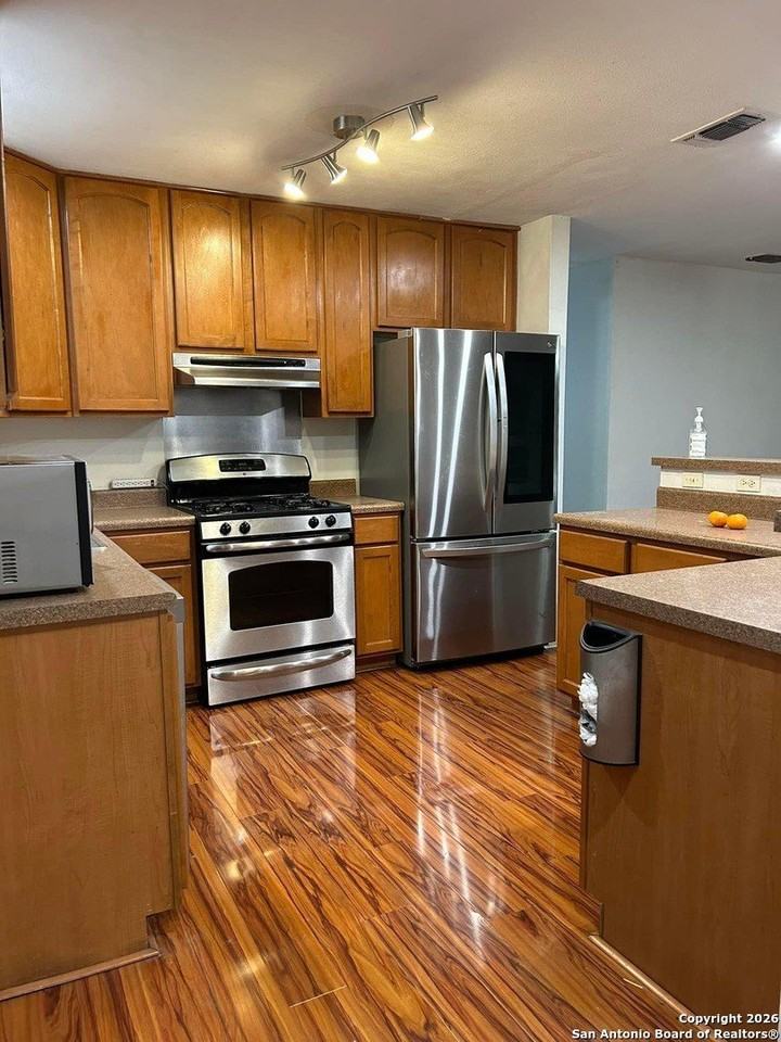 2519 Waterford Dr - Photo 4 of 10