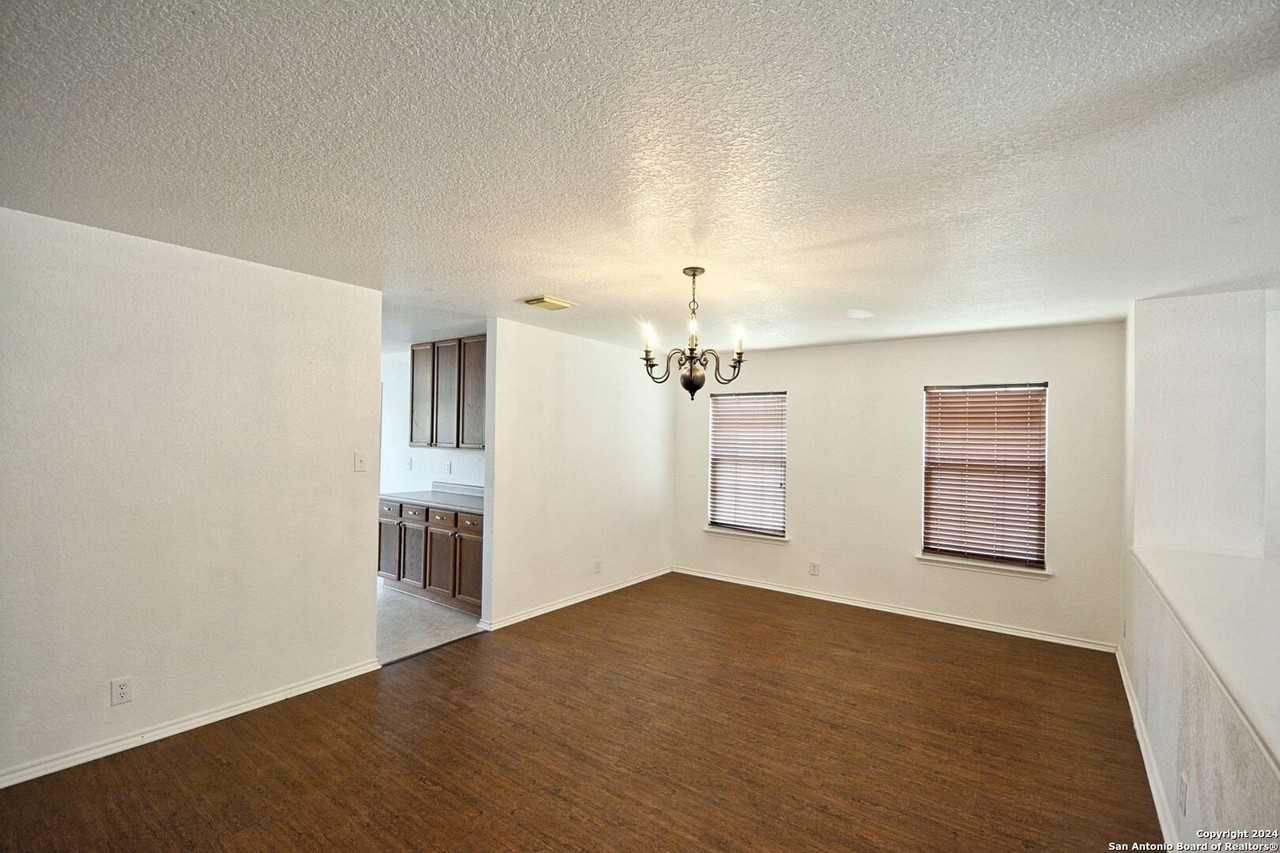 858 Lincolnshire Dr - Photo 6 of 41