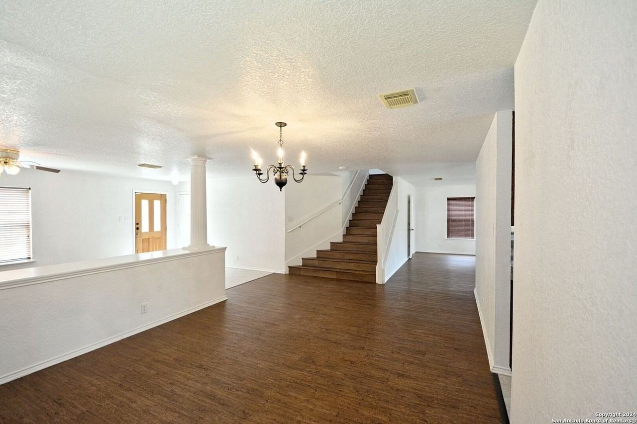 858 Lincolnshire Dr - Photo 7 of 41