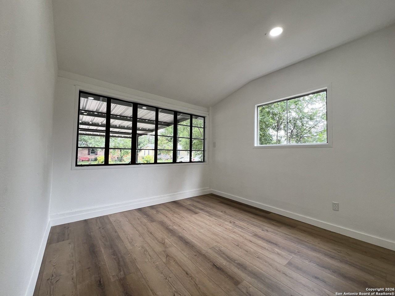 267 Danville Ave - Photo 5 of 11