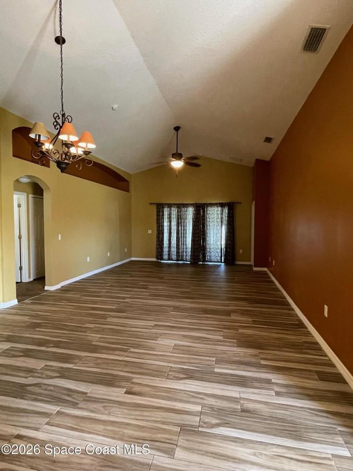 1897 Gould Ave Sw - Photo 5 of 40