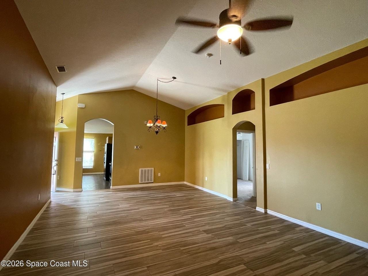 1897 Gould Ave Sw - Photo 6 of 40