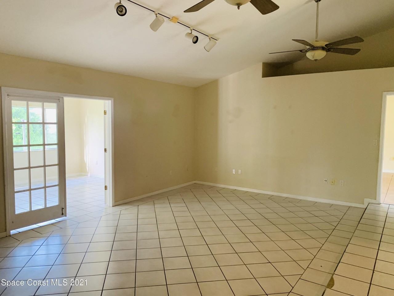 1337 Helvenston St Nw - Photo 3 of 14