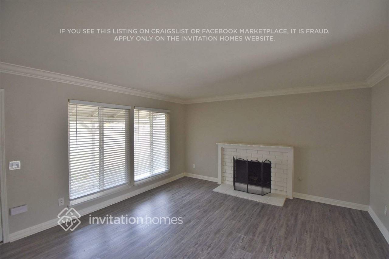 2895 Myers St - Photo 2 of 8